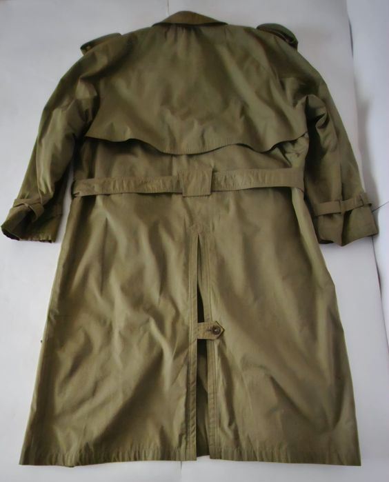 Gabardina verde azeitona da marca Gentlemann