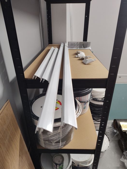 Plastikowe listwy maskujące szczeliny wokół schodów Fakro LXL-PVC