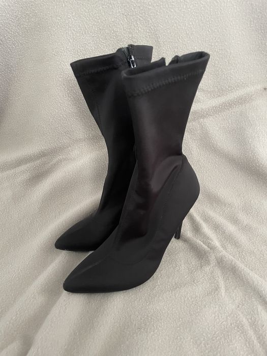 Ботильйони-панчохи на шпильці,схожі на моделі бренду Zara