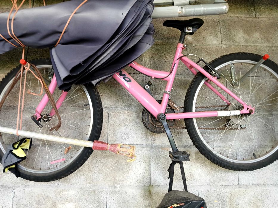 Três bicicletas usados