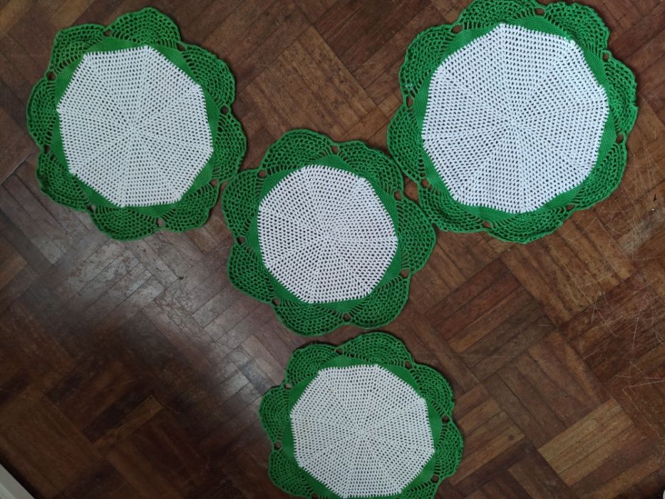 Naperons em renda de crochet redondos (4)