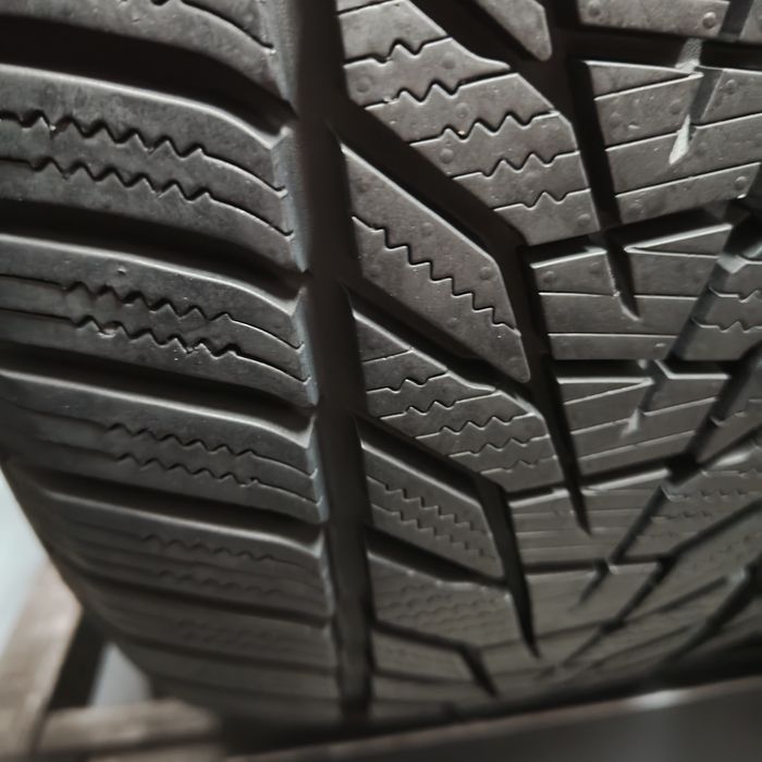 225/40/18 XL Sprzedam komplet opon zimowych Hankook