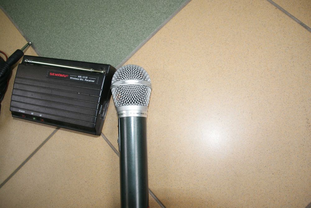 Mikrofon bezprzewodowy Sekaku VXM-286TS.
