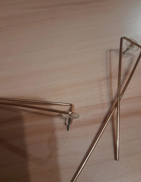 Kolczyki o kolorze złotym