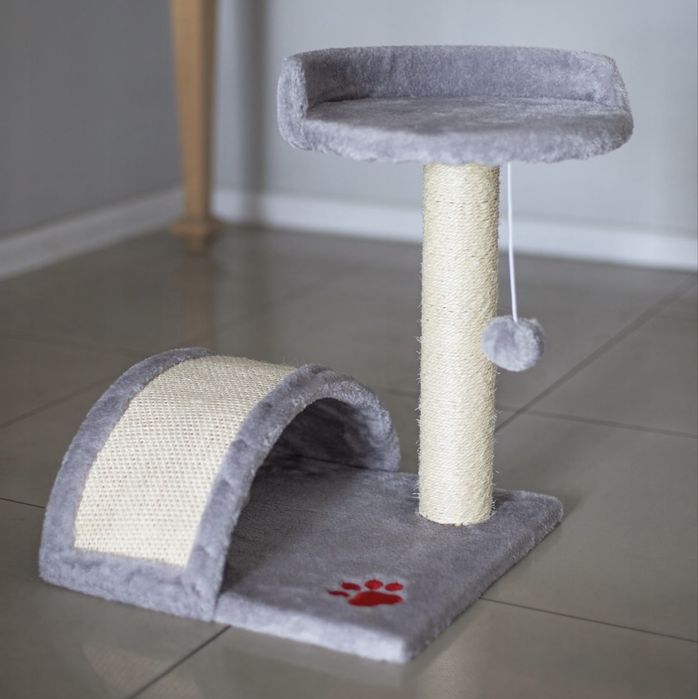 Drapak dla kota z legowiskiem, tunelem i zabawkami – kompaktowy, 45 cm