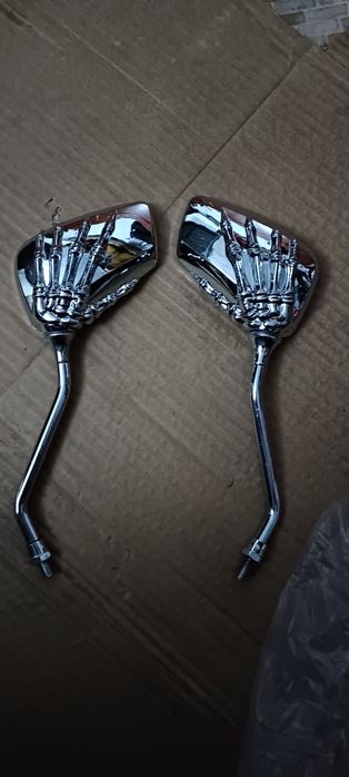 Espelhos para moto e um deflector