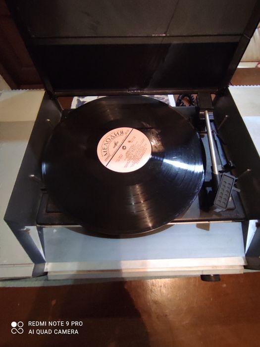 Програвач виниловых пластинок Вега 300.