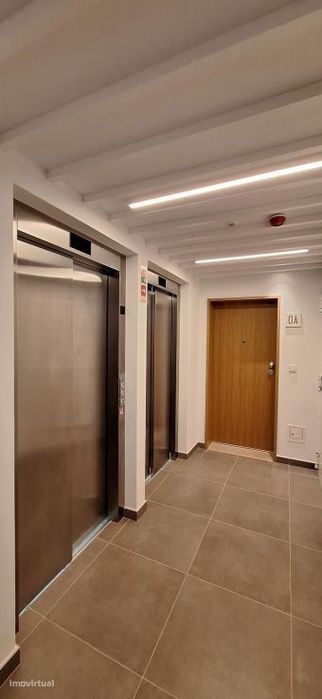 Apartamento T2 com jardim, Loures