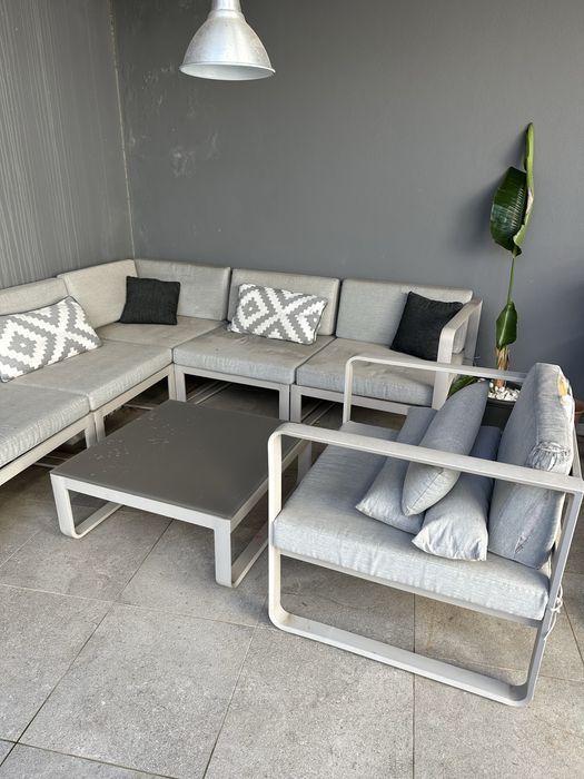 Conjunto de sofa e mesa exterior