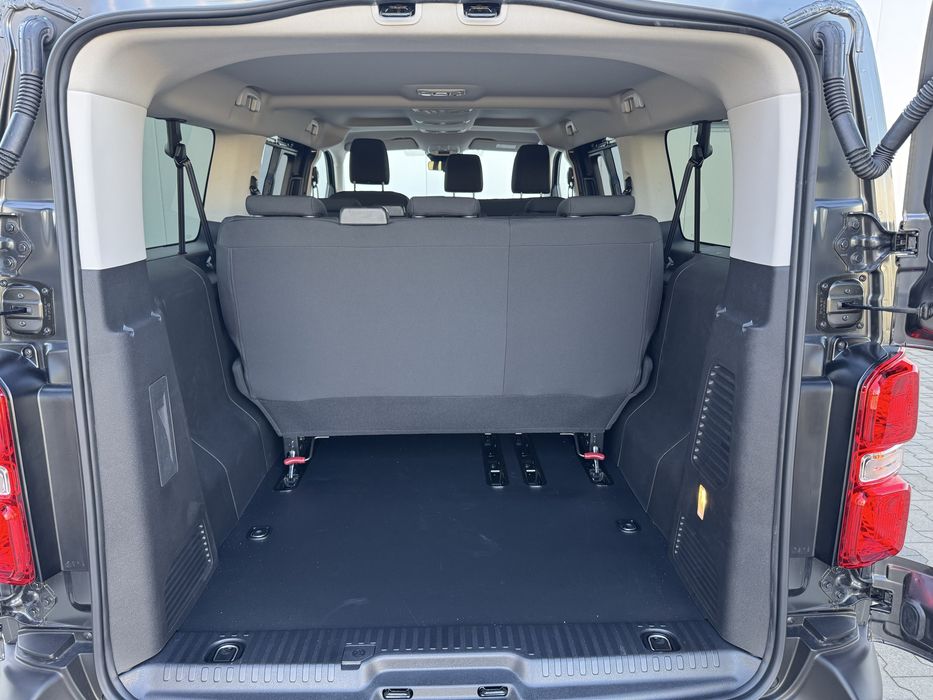 Wynajem busa, bus 9 osobowy, Wypożyczalnia