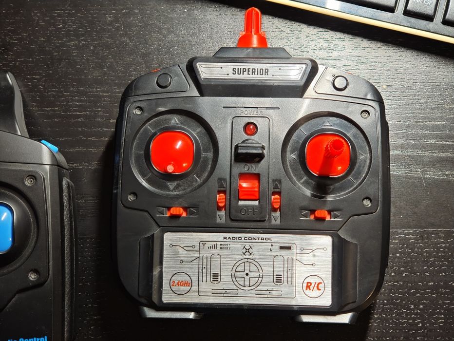 2 Drones com vários acessórios