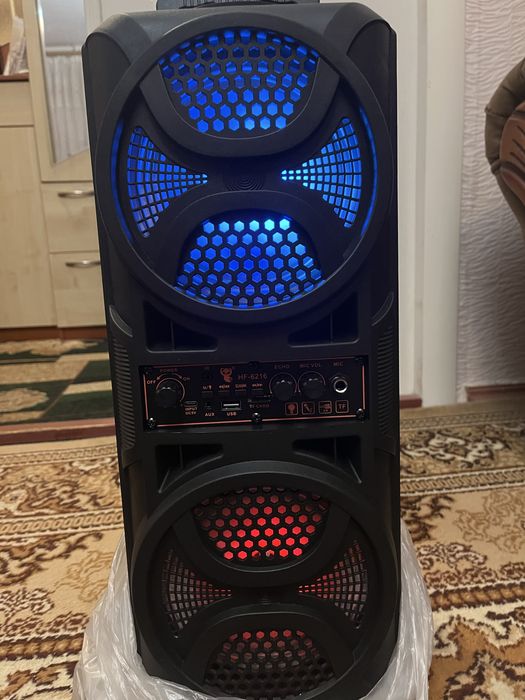 Продам новую большую блютус колонку караоке