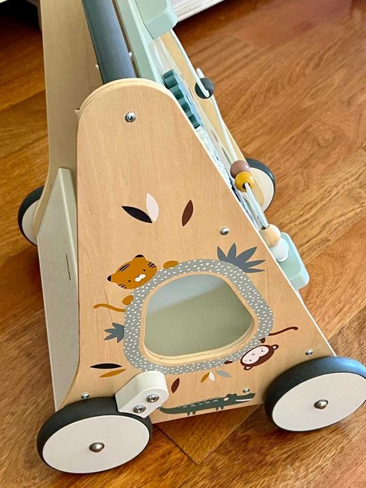 Carrinho de marcha, (Baby Walker) em madeira
