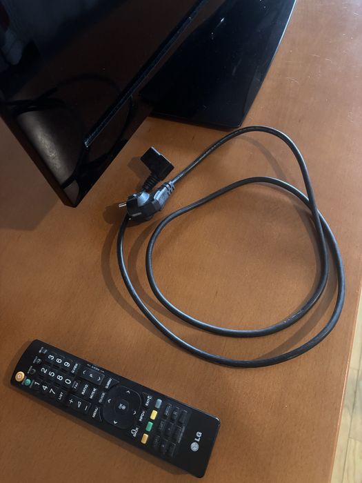 TV LG 32” — Modelo 32LD450