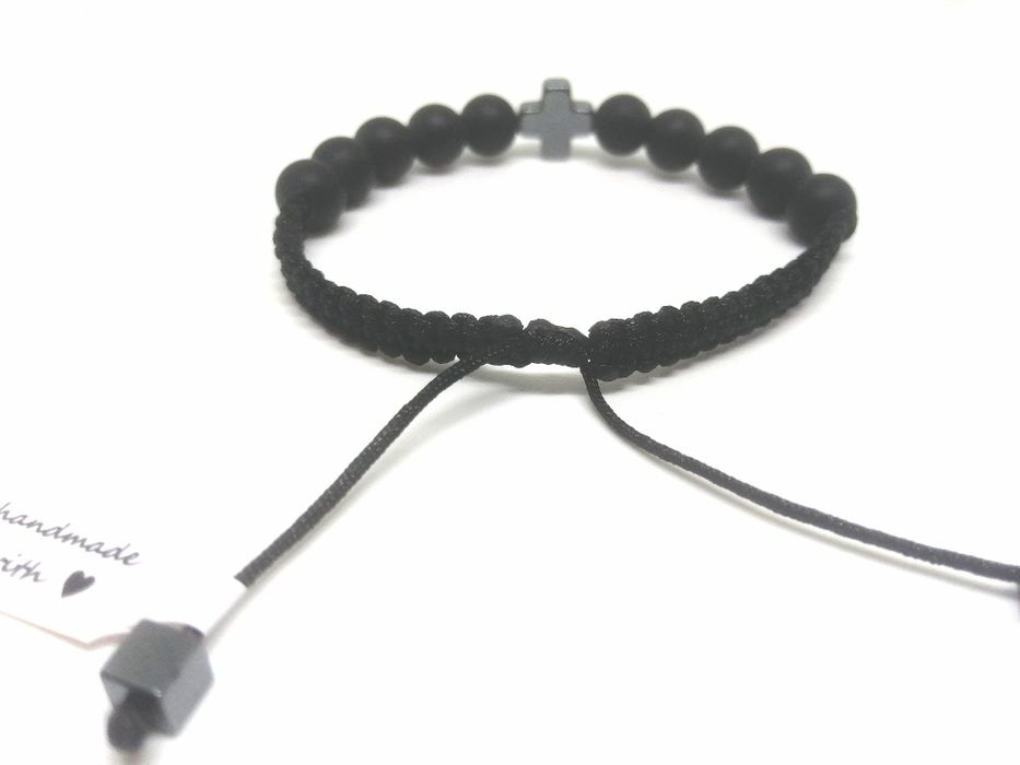 Różaniec na rękę matowy onyks hematyt krzyż