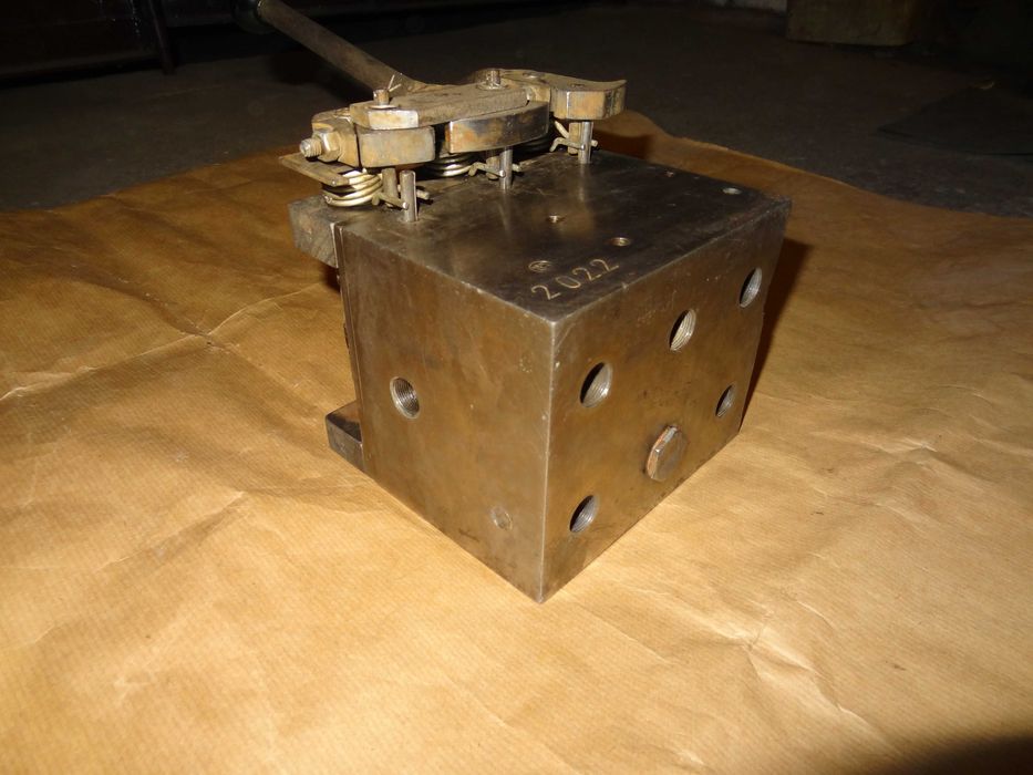 Rozdzielacz hydrauliczny nowy