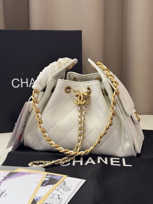 Сумка Chanel hobo mini біла чорна шкіряна 20/22 см 25 см Шанель хобо міні сумочка на ланцюжку вечірня тренд