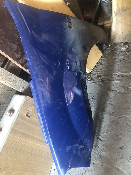 Ліве крило переднє Dacia