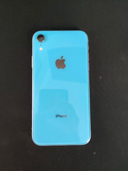 iPhone XR на 64 ГБ памʼяті.