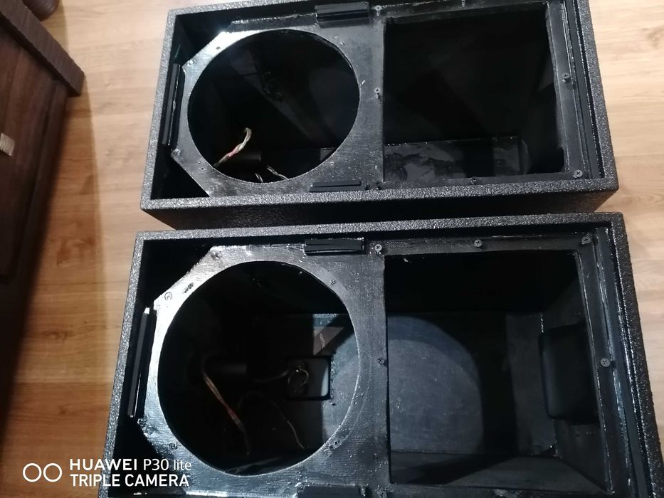 Sprzedam obudowy 10" + driver 1,4 /2  Na innej aukcji głośnik Eminence