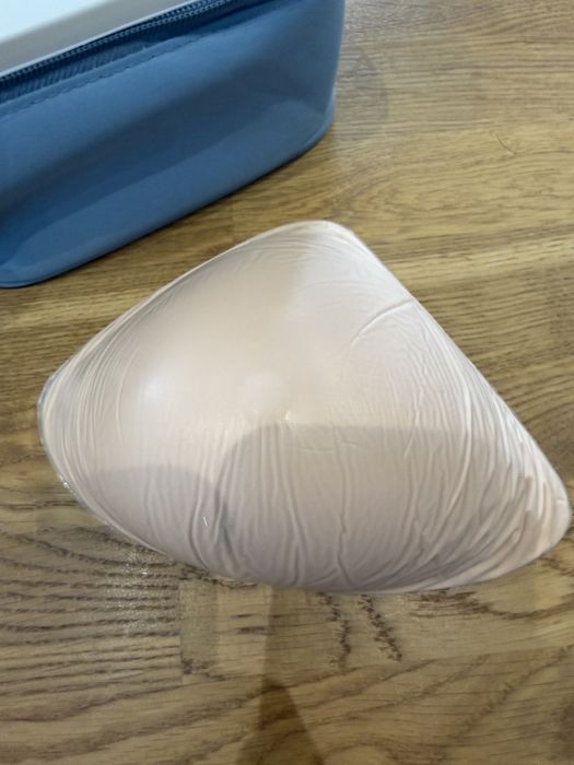 Proteaza piersi nowa  Amoena