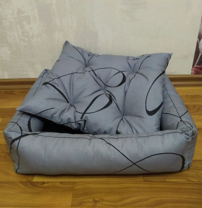 Лежанки, матрасіки для котів, собак