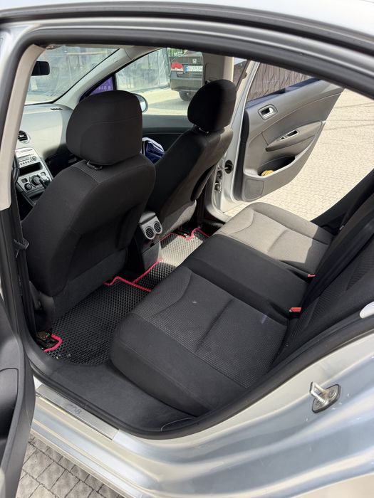 Peugeot 408 1.6 HDI