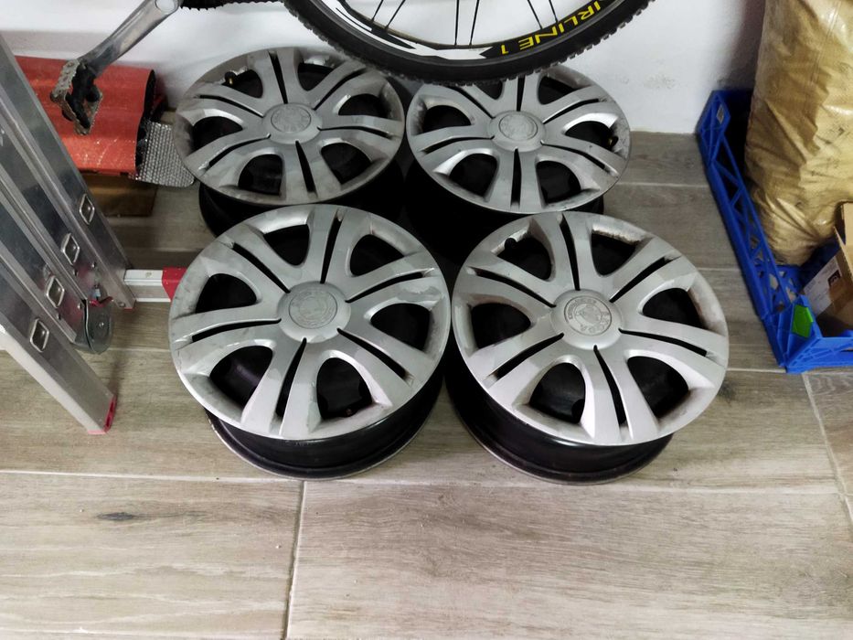 Jantes 15 impecáveis oferta dos tampões