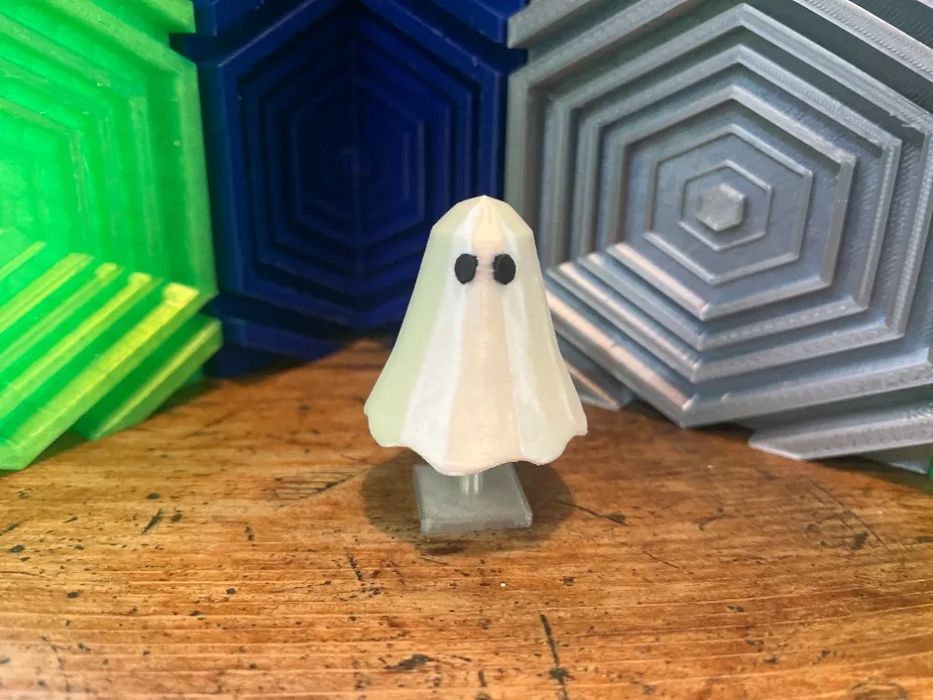 Low Poly Ghost with Stand