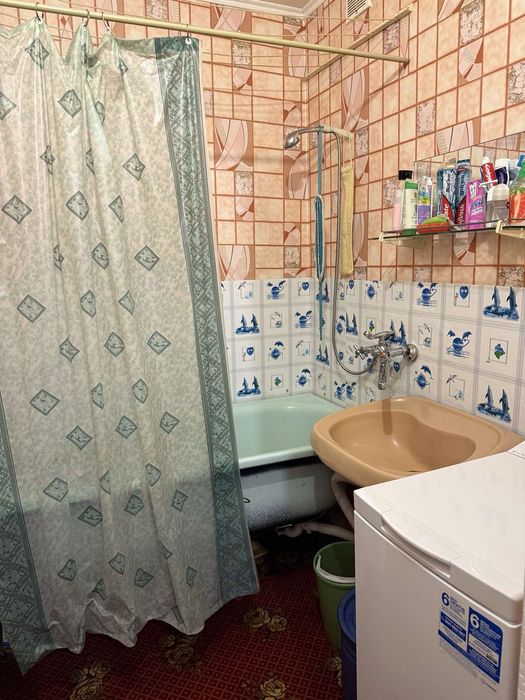 Продаж 4-х кімнатна по вул. Прилуцькій