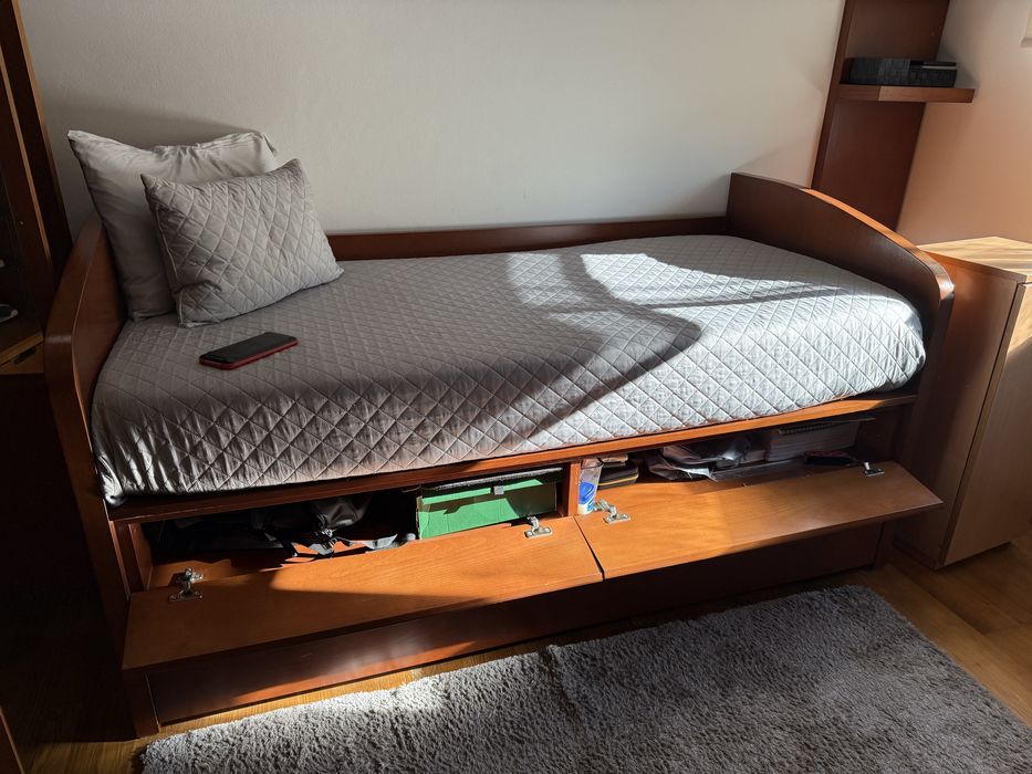 Conjunto de quarto( camas + estante)