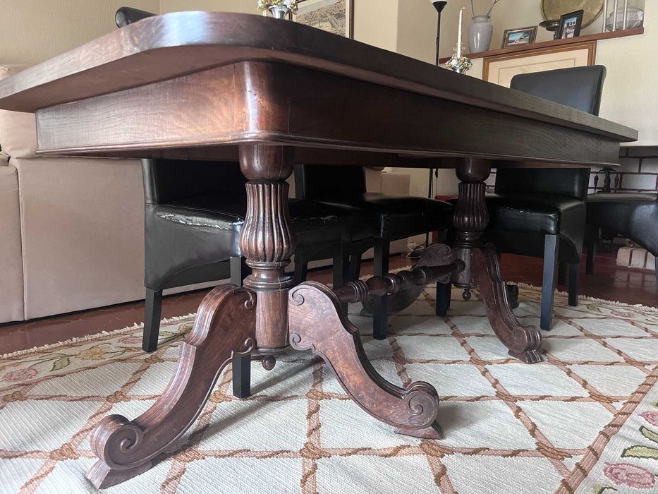 Mesa em madeira maciça