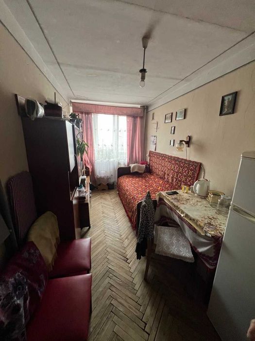 Продаж 1 кімнати вул. Патона в гуртожитку