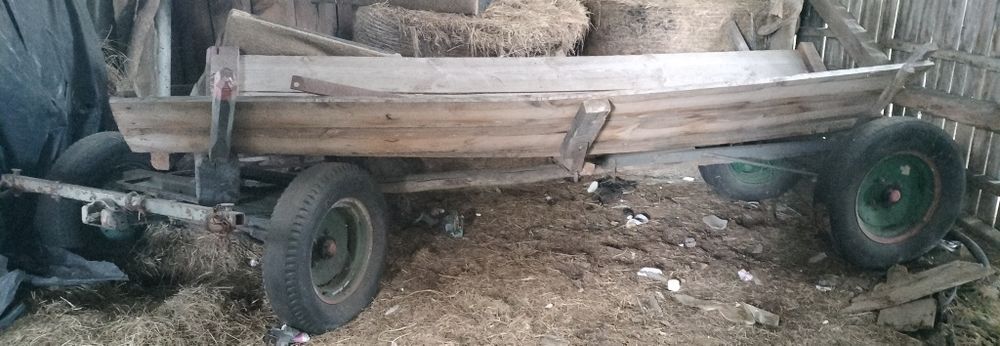 Wóz konny z metalowym zaczepem do traktora w Sawinie
