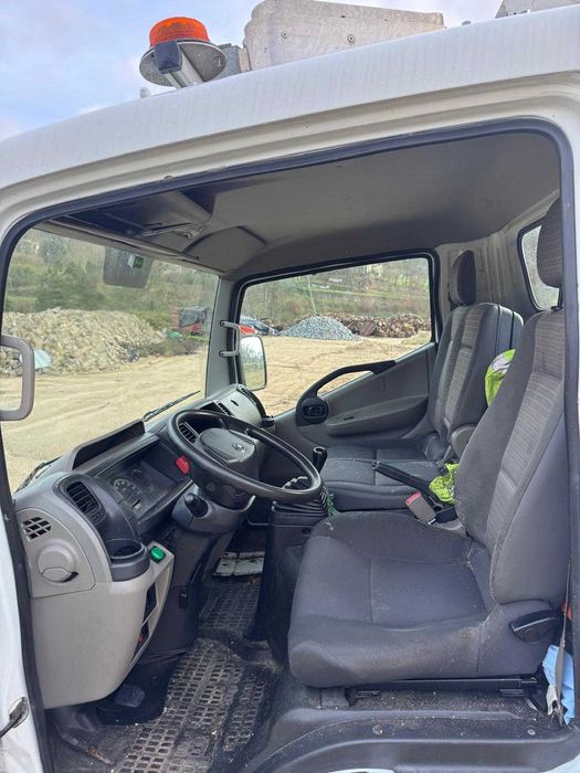 Carrinha com plataforma elevatória