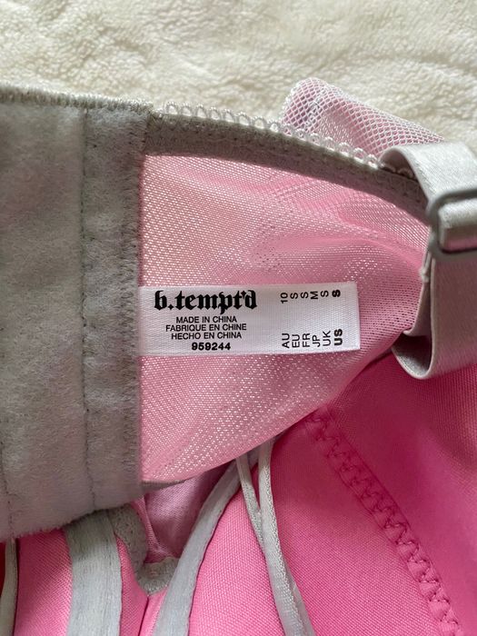 Biustonosz przedłużany push-up b.tempt'd by Wacoal Ciao Bella Longline rozmiar S szaro różowy.