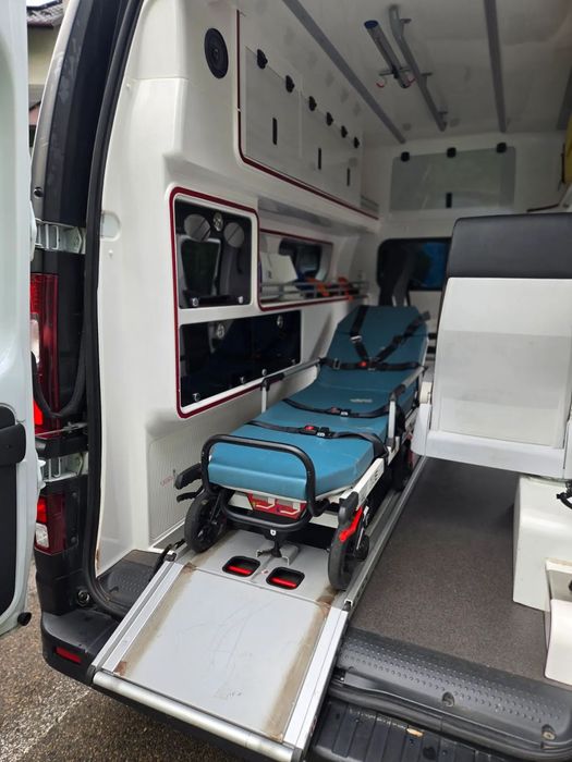 Opel VIVARO TRAFIC AMBULANS KARETKA  Ambulans Karetka typ B nosze