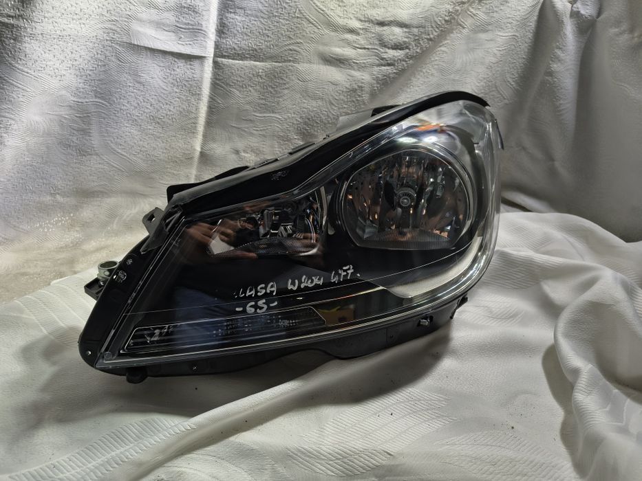 Lampa lewa IGŁA zwykła Mercedes w204 Lift C Europa reflektor przedni lewy