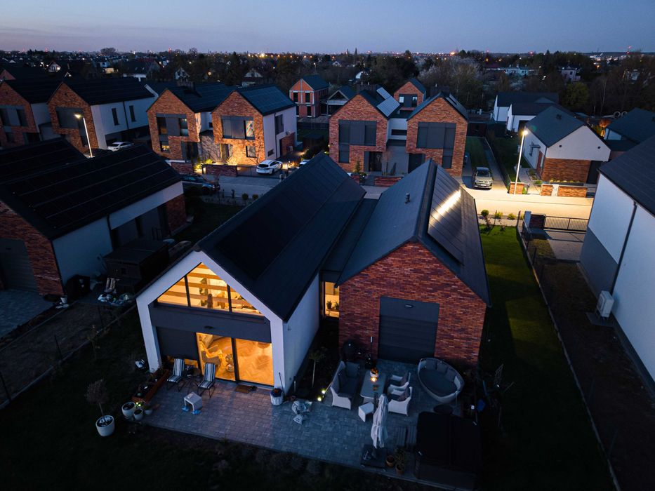 Usługi dronem, dron: filmowanie, fotografia. Nieruchomości, budynki.