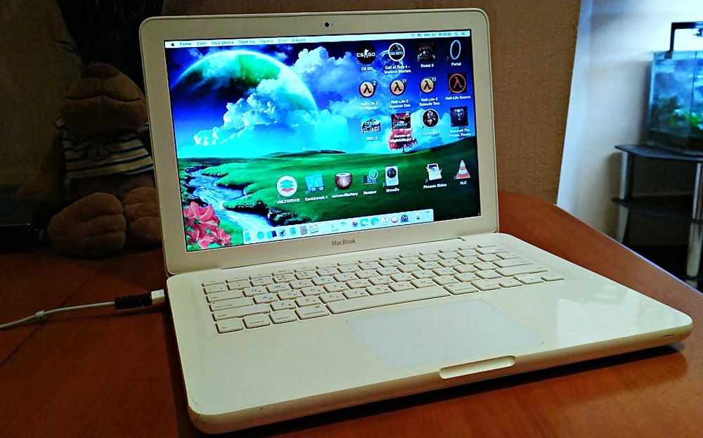 Apple MacBook 13" A1342 Unibody (цілим або по запчастинах, дисплей, плата, АКБ, екран), White, Білий.