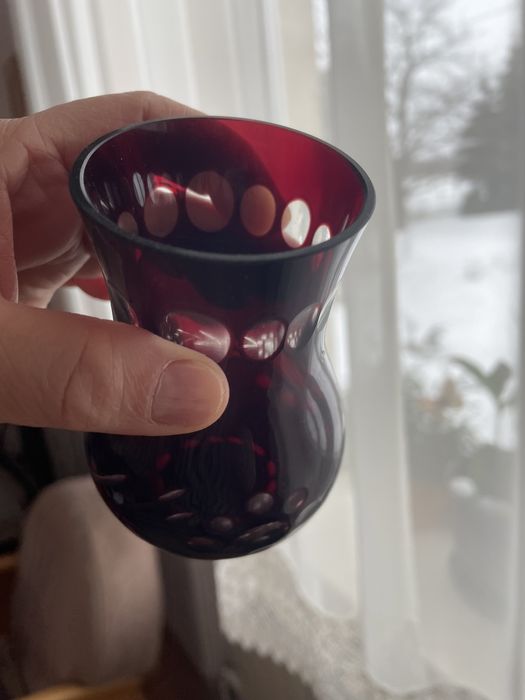 Wazon wazonik rubinowy szkło grawerowane PRL Vintage