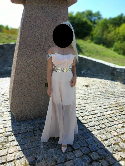 Плаття святкове,ніжно персикового кольору