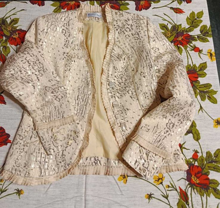 Beżowy żakiet, rozmiar m