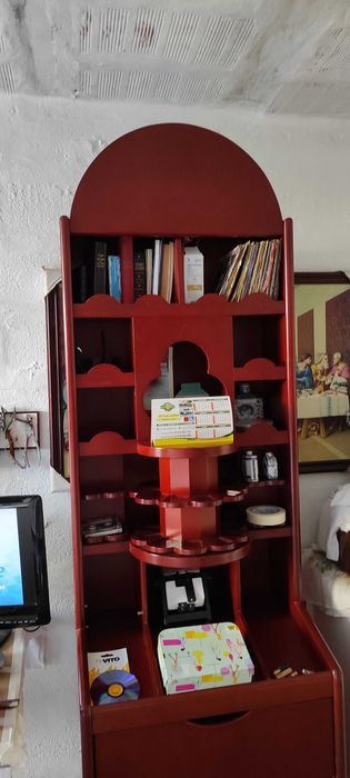 Armário de arrumos em bom estado