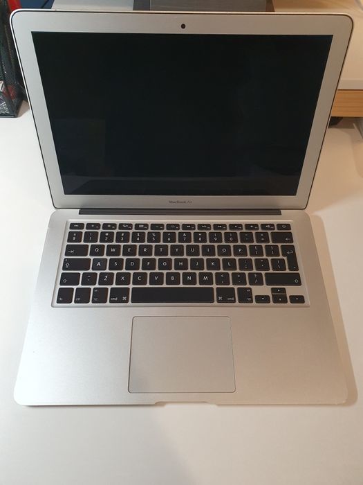 Macbook air używany z 2015 roku