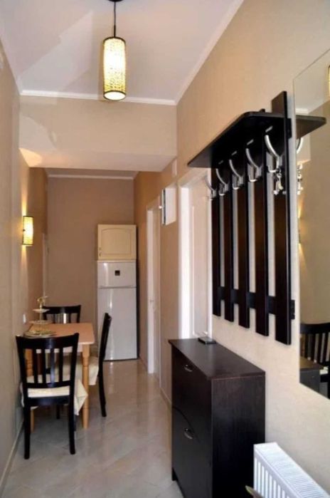 Продам двухкомнатную квартиру с ремонтом и АГВ.Центр/Базарная