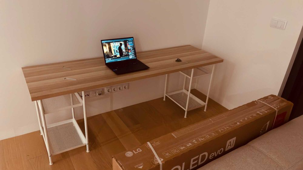 Secretária IKEA. Tampo LAGKAPTEN - Suporte SPÄND