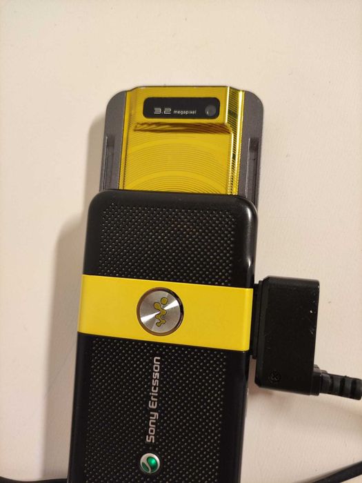 Sony Ericsson W760i 2G + ładowarka + karta pamięci M2 2 GB + słuchawki