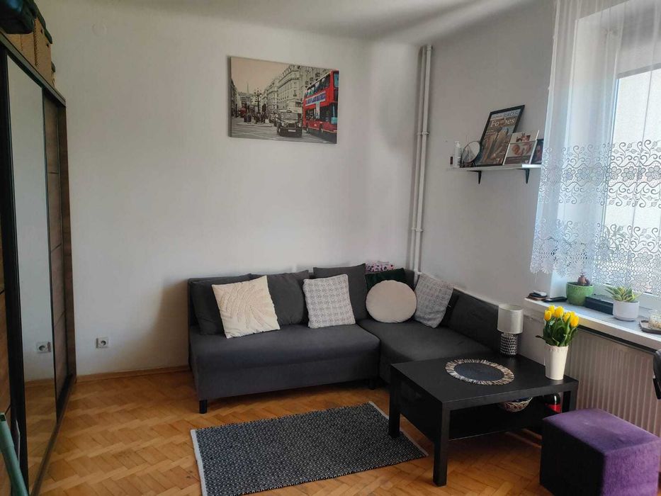 Do wynajęcia duży pokój (ok 20m)  z balkonem, w mieszkaniu 2 pokojowym Centrum Warszawy, przy Metrze