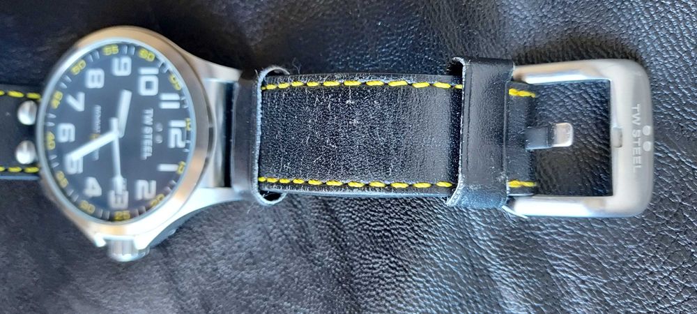 Elegante e moderno relógio Tw steel renault f1